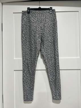 Beyond Yoga High Waisted Grey Leopard Print Leggings Size L